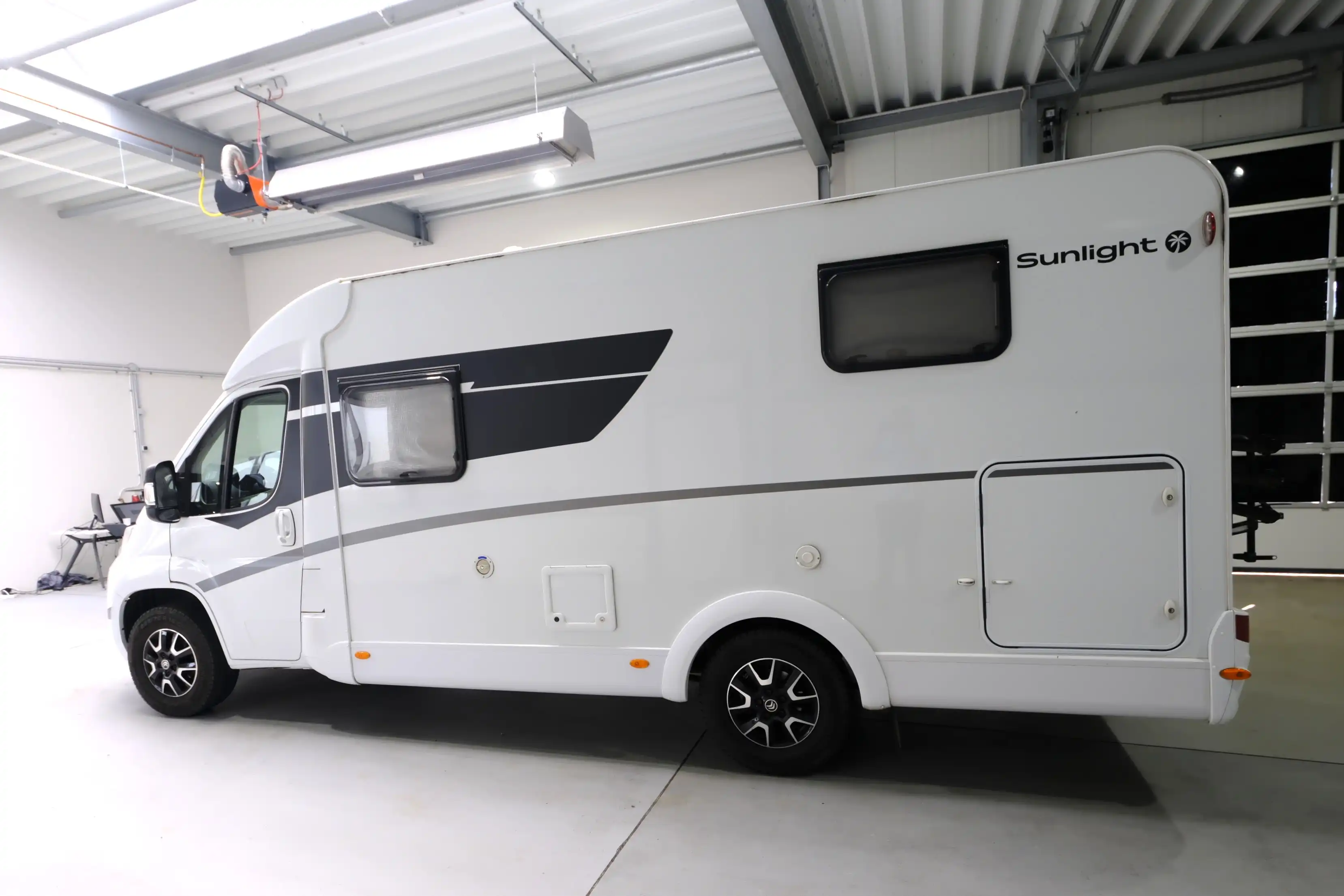 SUNLIGHT V 66 Adventure Edition